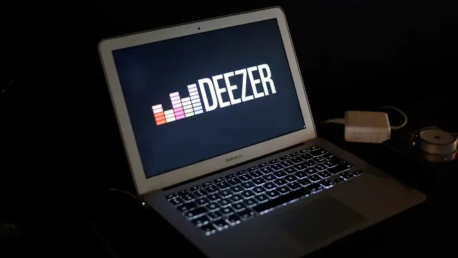 Deezer platformunda yapay zeka ile üretilen müziklerin tespiti için analiz yapılıyor.