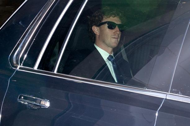 Mark Zuckerberg yapay zekayla kişisel süperzeka ve akıllı gözlükler geliştiriyor.